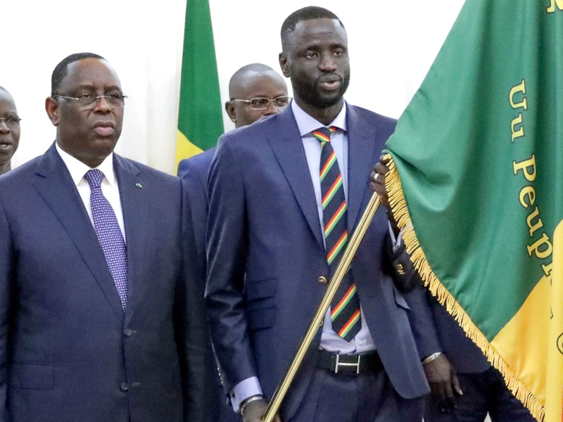 EXTRA TIME: Senegal President hands over nation's flag to Teranga Lions ahead of World Cup
