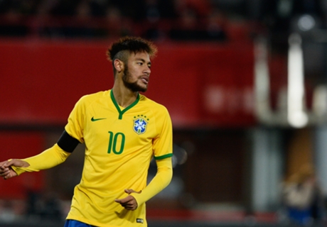 I chose to give Silva armband - Neymar