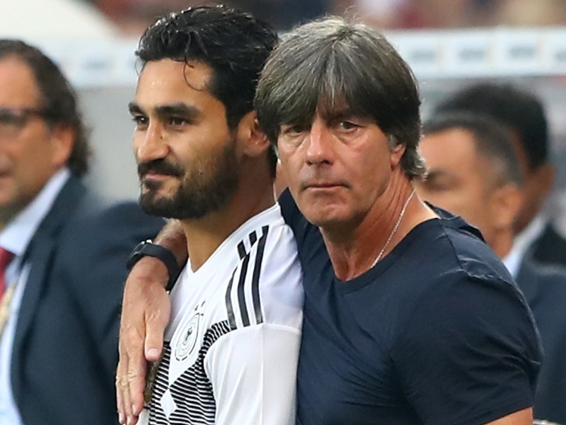 Allemagne, Low encourage le duo Ozil-Gundogan