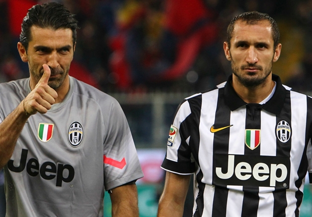 Buffon and Chiellini sign Juventus extension