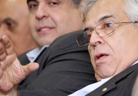 Eurico ironiza saída de Fla e Flu da FERJ