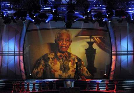UEFA homenajea a Mandela