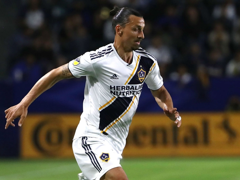 MLS Review: Zlatan hits 500 in loss, Houston dominates Portland