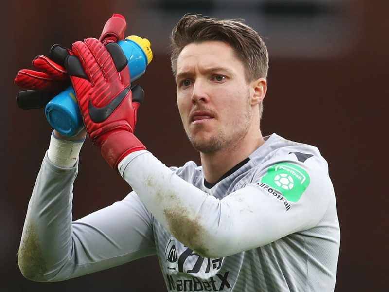 Crystal Palace extend Hennessey and Speroni contracts