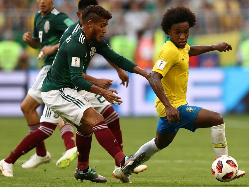 Willian unfazed by Barcelona rumours
