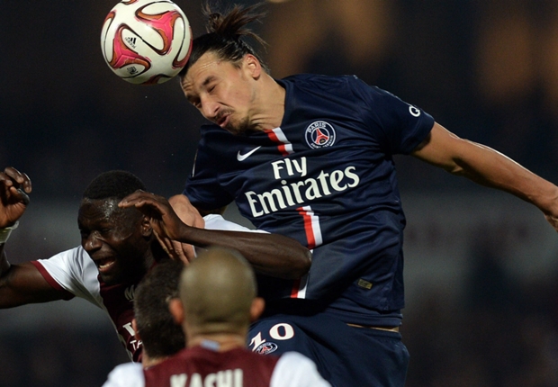Metz 2-3 PSG: Lavezzi's late winner sends champions top