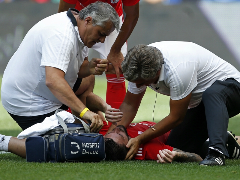 Benfica 1 Juventus 1 (2-4 on penalties): Ferreyra injury mars ICC tie