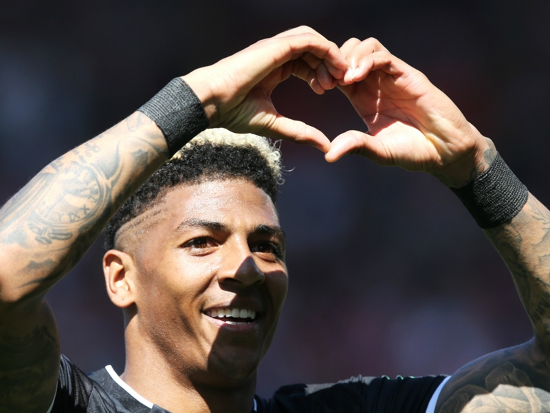 Crystal Palace's Van Aanholt flattered by Juventus links