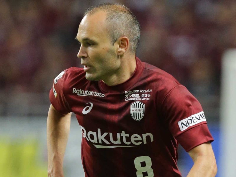 Iniesta aimerait avoir Kanté dans son équipe