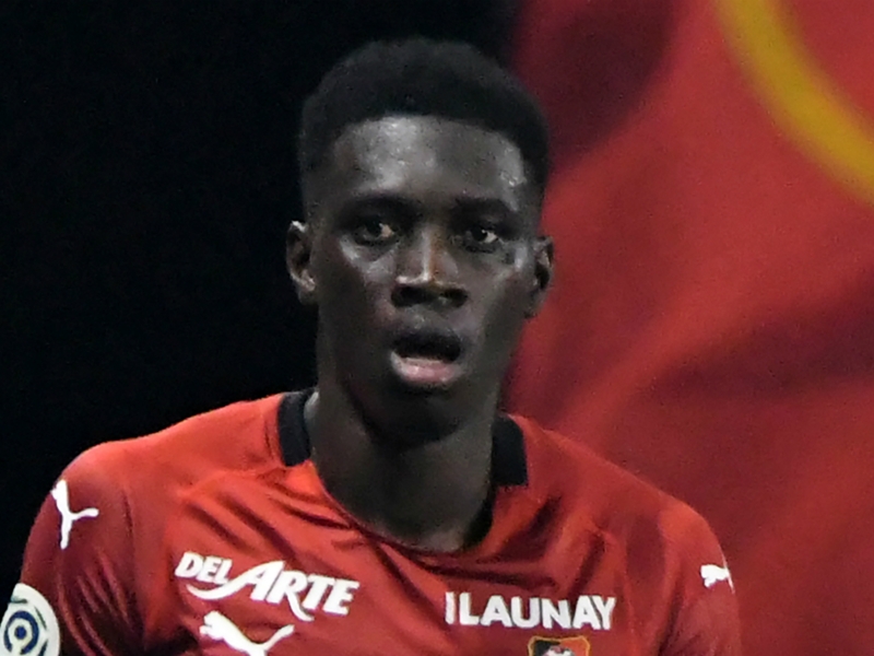Pisté par le FC Barcelone, Ismaila Sarr veut rester à Rennes :