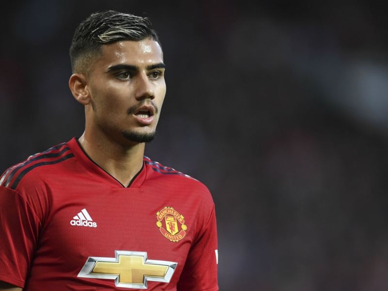 Santos confirm interest in Man Utd midfielder Pereira