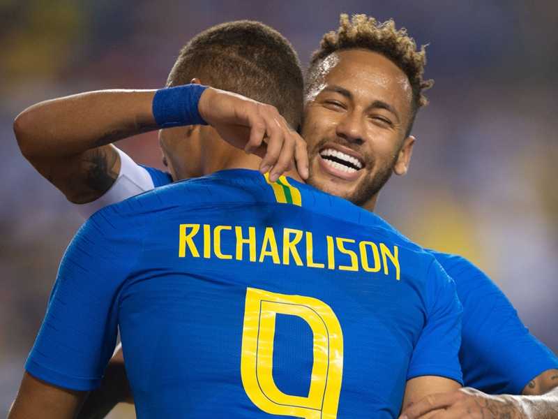 Richarlison: I copied Neymar's hair and now he copied my dance!