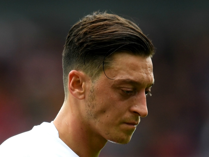 Emery challenges Ozil to do more for Arsenal
