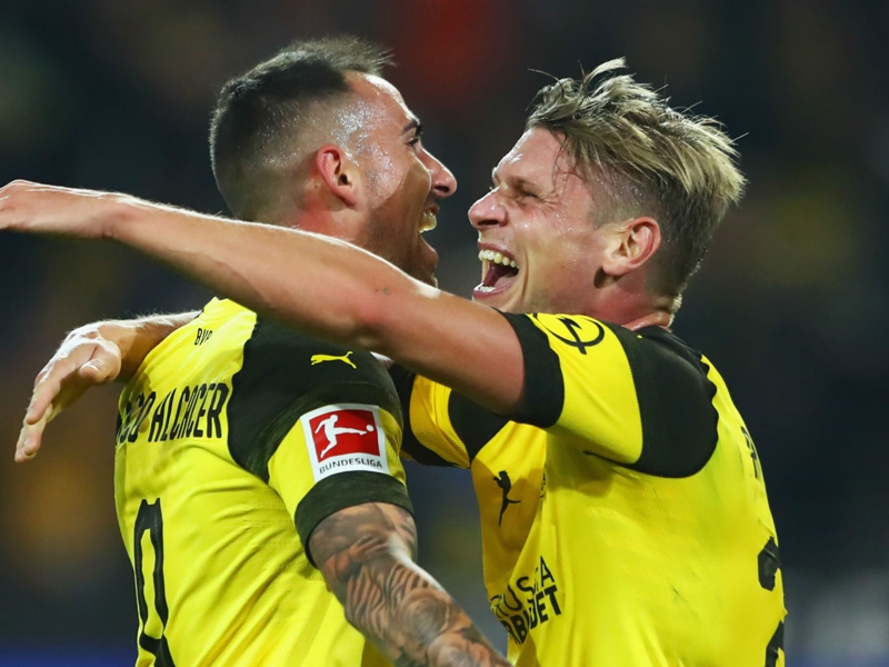Alcacer scores, hurts ankle on Dortmund debut