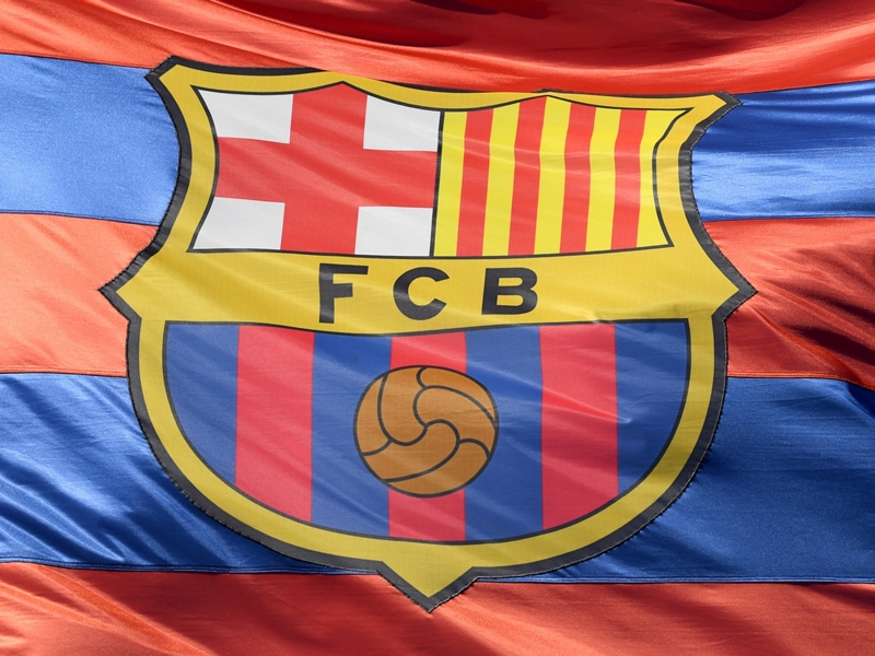 Barcelona update crest by removing 'FCB' lettering
