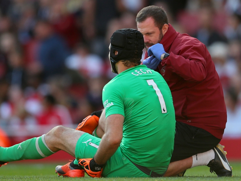 Emery fears Arsenal 'keeper Cech faces three-week absence