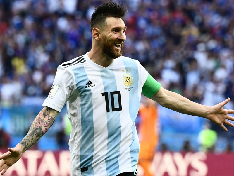Only mental patients doubt Messi's talents, says Kempes