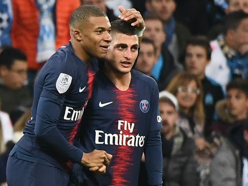 PSG - Marco Verratti s'amuse du but de la main de Kylian Mbappé