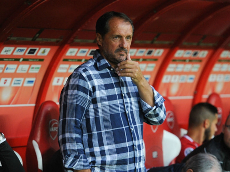 Red Star : Régis Brouard écarté, Faruk Hadzibegic arrive