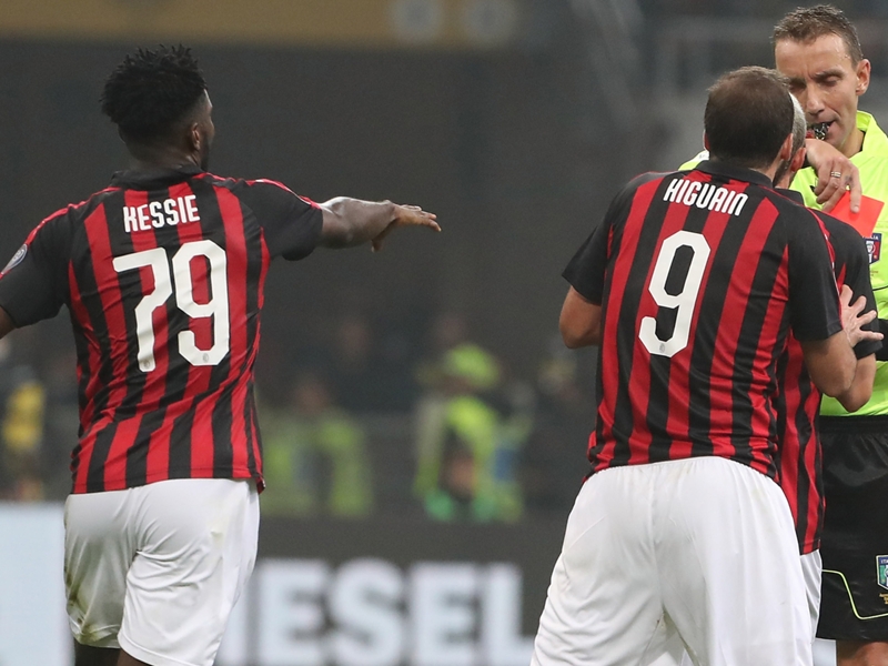 'I didn't insult anyone' - Higuain apologetic following red card
