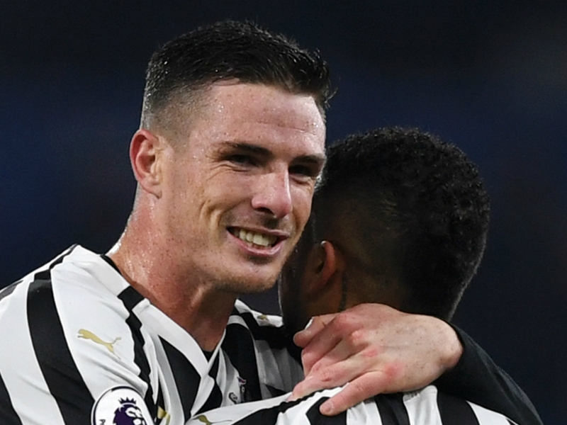 Burnley 1 Newcastle United 2: Magpies march on despite Ritchie horror miss