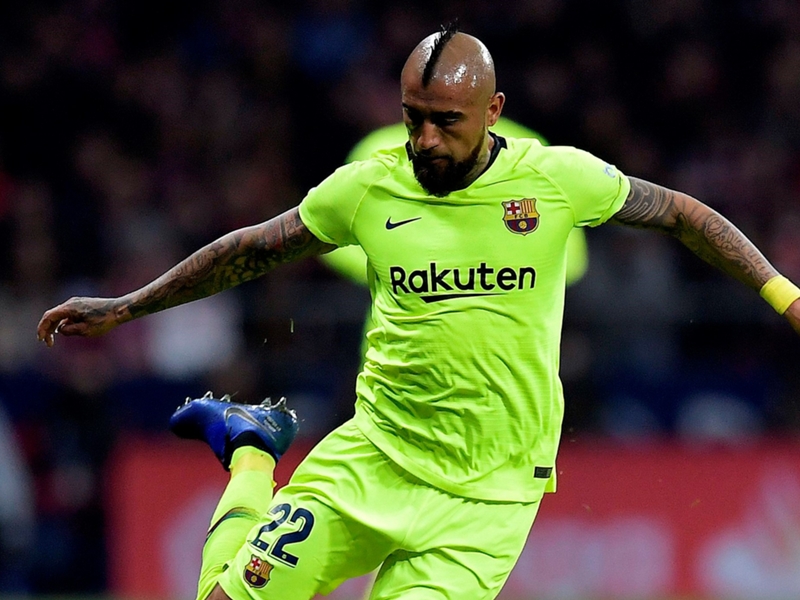 فيدال يرفض الرهان على فوز برشلونة بدوري الأبطال فيدال يرفض الرهان على فوز برشلونة بدوري الأبطال