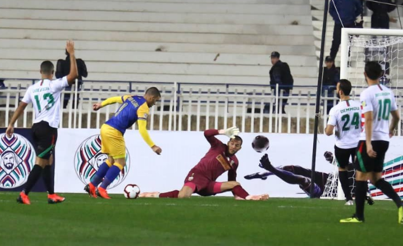 رئيس النصر السعودي يتهكم على حكم مواجهة المولودية ويصفه بـالفأر رئيس النصر السعودي يتهكم على حكم مواجهة المولودية ويصفه بـالفأر
