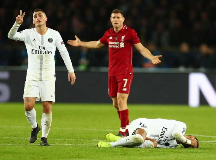 كاراجر: ليفربول لعب ضد أطفال كاراجر: ليفربول لعب ضد أطفال
