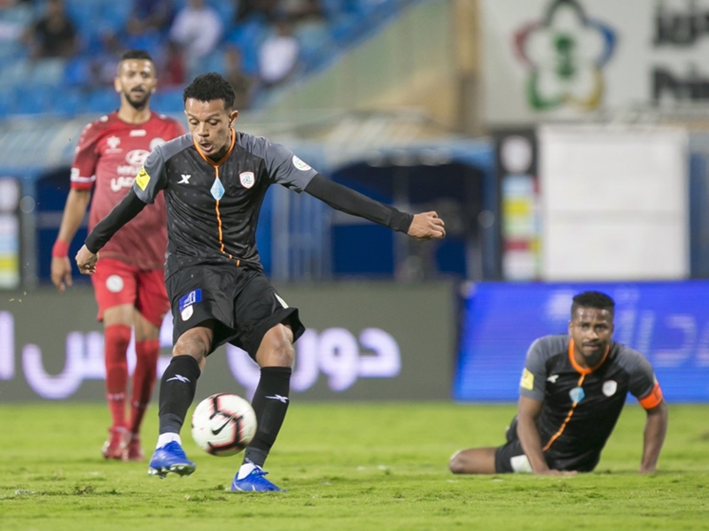 فيديو - تعادل مثير بين الاتفاق والشباب بالدوري السعودي فيديو - تعادل مثير بين الاتفاق والشباب بالدوري السعودي