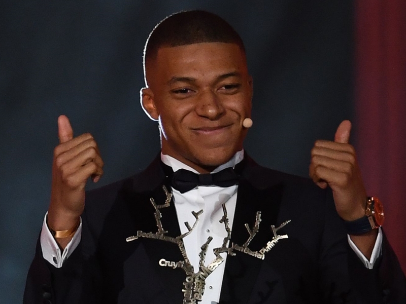 Le PSG souhaite bon anniversaire à Kylian Mappé avec une vidéo très réussie Le PSG souhaite bon anniversaire à Kylian Mappé avec une vidéo très réussie