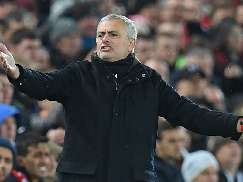 Manchester United, Denis Irwin invite José Mourinho à redresser l'équipe avant d'affronter le PSG en Ligue des champions Manchester United, Denis Irwin invite José Mourinho à redresser l'équipe avant d'affronter le PSG en Ligue des champions