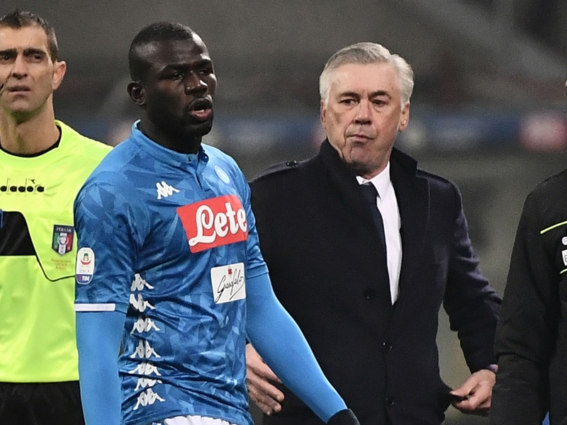 Serie A - Le défenseur de Naples Kalidou Koulibaly a subi des cris et des insultes racistes contre l'Inter Milan Serie A - Le défenseur de Naples Kalidou Koulibaly a subi des cris et des insultes racistes contre l'Inter Milan