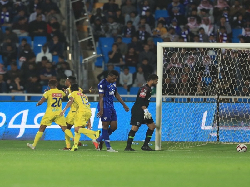الدوري السعودي| التعاون يجبر الهلال على التعادل الإيجابي الدوري السعودي| التعاون يجبر الهلال على التعادل الإيجابي