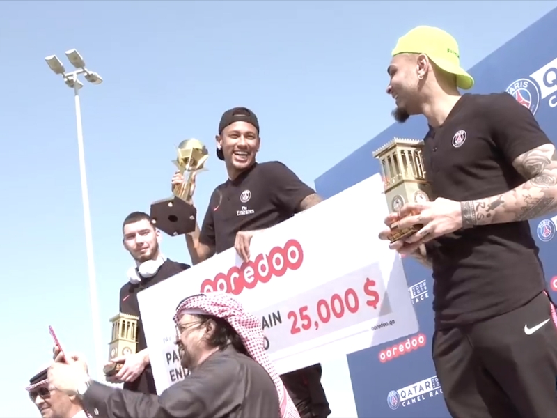 VIDÉO - PSG : La course de dromadaire inédite des joueurs
