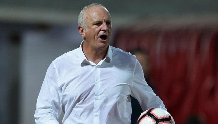مدرب أستراليا يتحدث عن مواجهة الإمارات وعاملي الأرض والجمهور مدرب أستراليا يتحدث عن مواجهة الإمارات وعاملي الأرض والجمهور