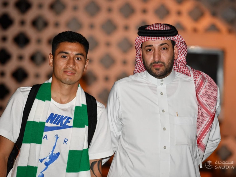 الأهلي يُعلن وصول الصفقات الجديدة إلى مطار جدة الأهلي يُعلن وصول الصفقات الجديدة إلى مطار جدة