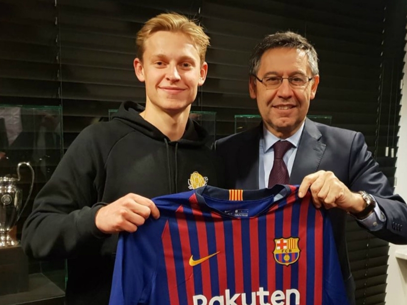 دي يونج يعترف: عدد من لاعبي برشلونة أقنعوني بالانضمام للبلوجرانا دي يونج يعترف: عدد من لاعبي برشلونة أقنعوني بالانضمام للبلوجرانا