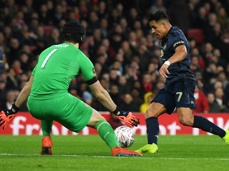 Arsenal 1 Manchester United 3: Sanchez helps down old club as Solskjaer streak continues