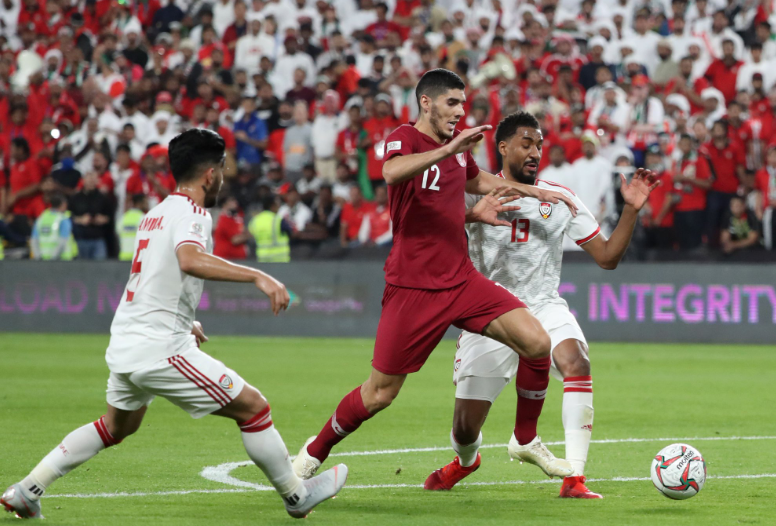 تقرير إماراتي: قطر قامت بالتزوير في أوراق المجنسين وموقفها ضعيف تقرير إماراتي: قطر قامت بالتزوير في أوراق المجنسين وموقفها ضعيف