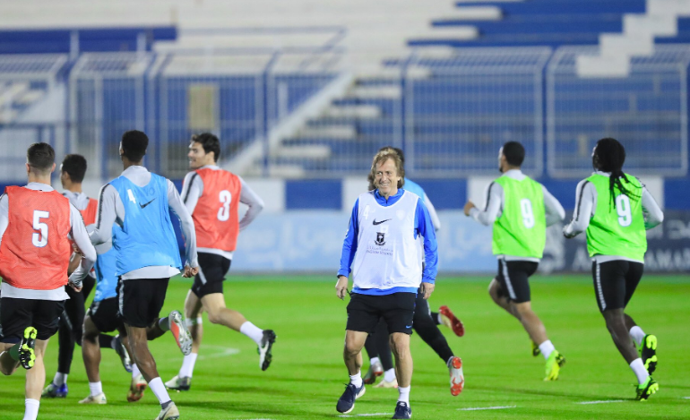 جيسوس يودع لاعبي الهلال جيسوس يودع لاعبي الهلال