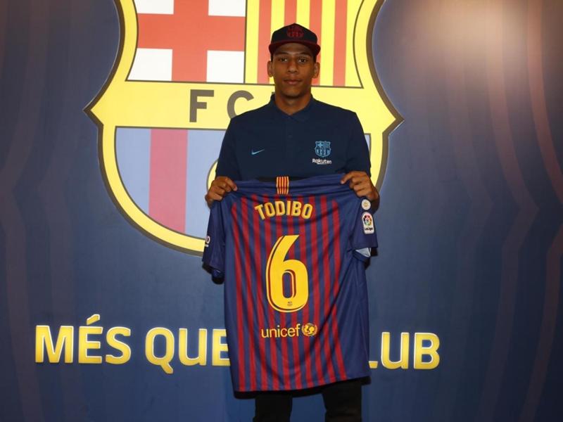 OFFICIEL - Jean-Clair Todibo arrive au Barça