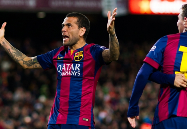 EKSKLUSIF: Daniel Alves Pertimbangkan Hengkang Dari Barcelona