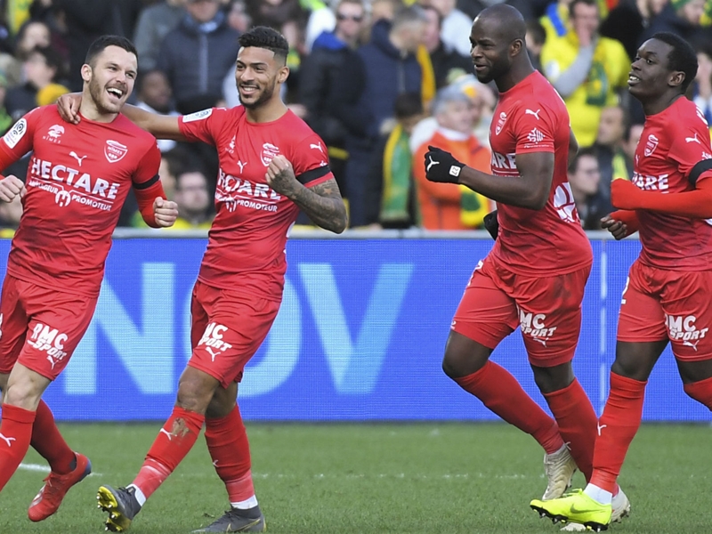 Nantes-Nimes 2-4, les Canaris chutent lourdement