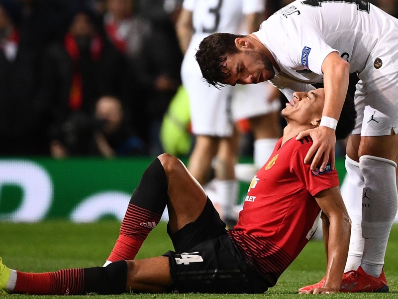 Blow for Man Utd as Lingard limps off against PSG
