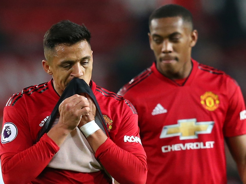 'Alexis Sanchez is hopeless and a disgrace' - Man Utd forward branded a 'joke' in brutal assessment by Ince