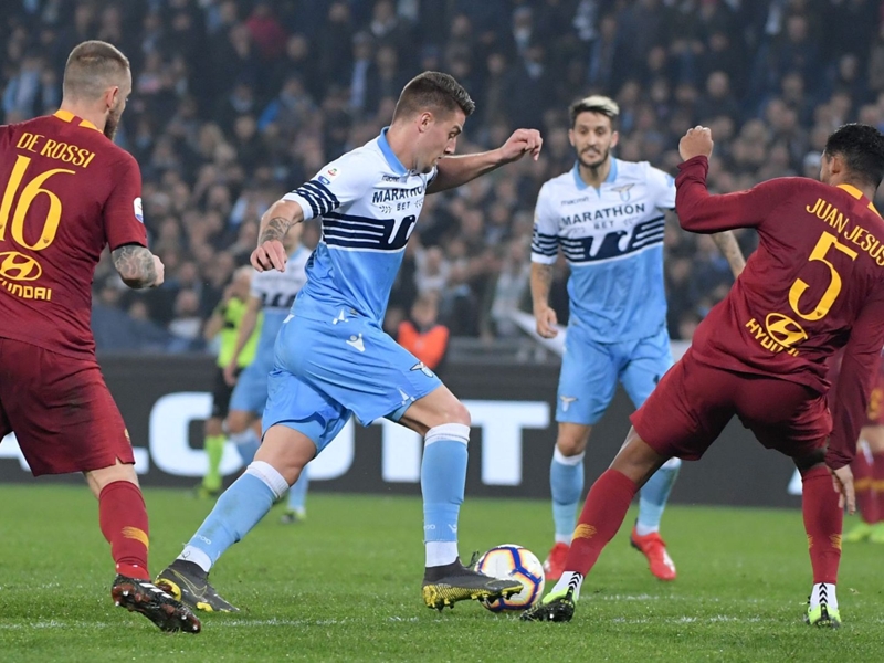 Lazio-Roma 3-0, la Lazio mate la Louve