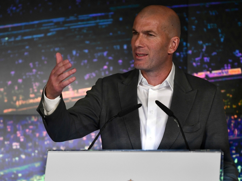 زيدان: سأحاول إعادة ريال مدريد لمكانته ولا أفكر في تعويض رونالدو زيدان: سأحاول إعادة ريال مدريد لمكانته ولا أفكر في تعويض رونالدو