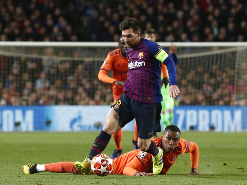 La défense à 3, la transition, les individualités : comment l'OL et son plan ont sombré au Camp Nou