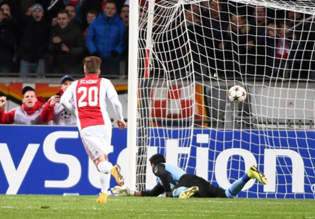 Ajax 4-0 APOEL: Ajax to UEL