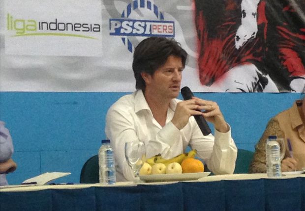 Huistra terbuka untuk saran